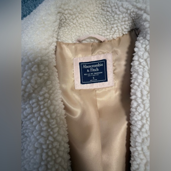Small cream Abercrombie and Fitch shearling coat - Picture 5 of 5